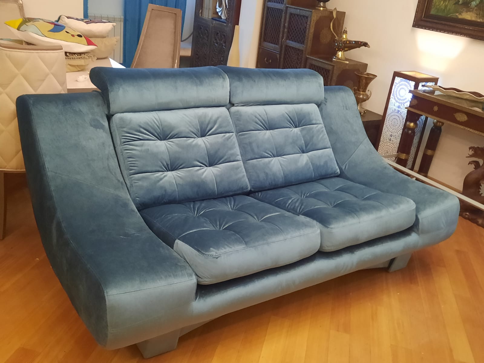 Обивка дивана на дому. Отрадный